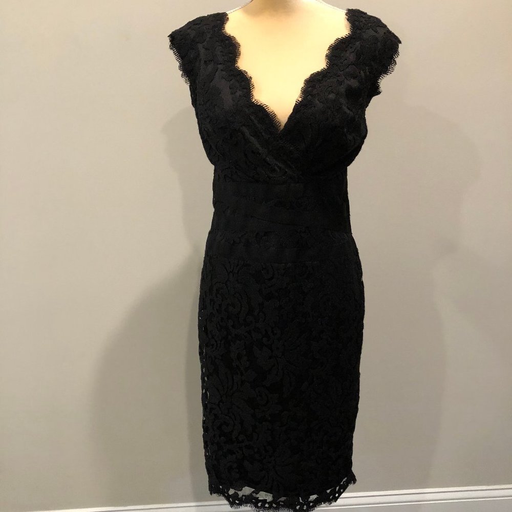 Tadashi Shoji PAILLETTE EMBROIDERED LACE V-NECK DRESS